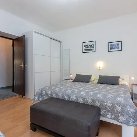 Apartment Luiza With Terrace Baska (Krk) Exterior photo