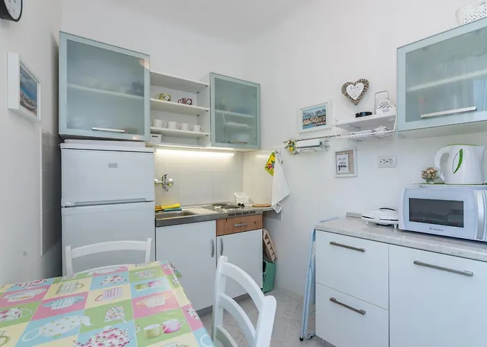 Apartment Luiza With Terrace