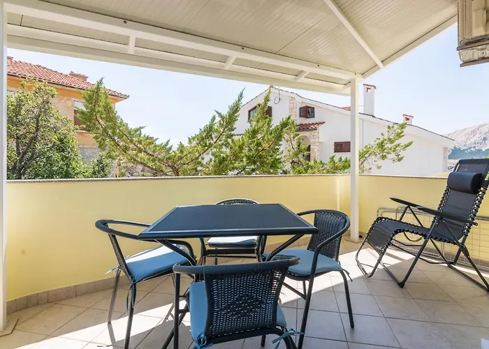 Apartment Luiza With Terrace