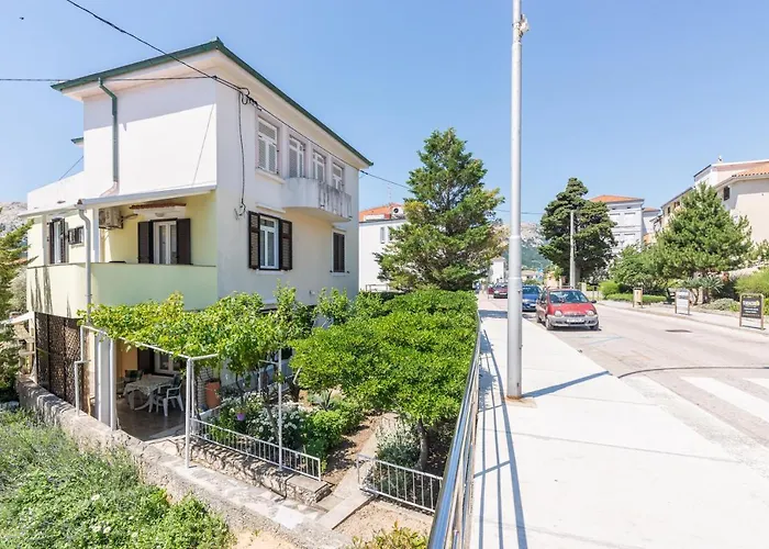 Apartment Luiza With Terrace
