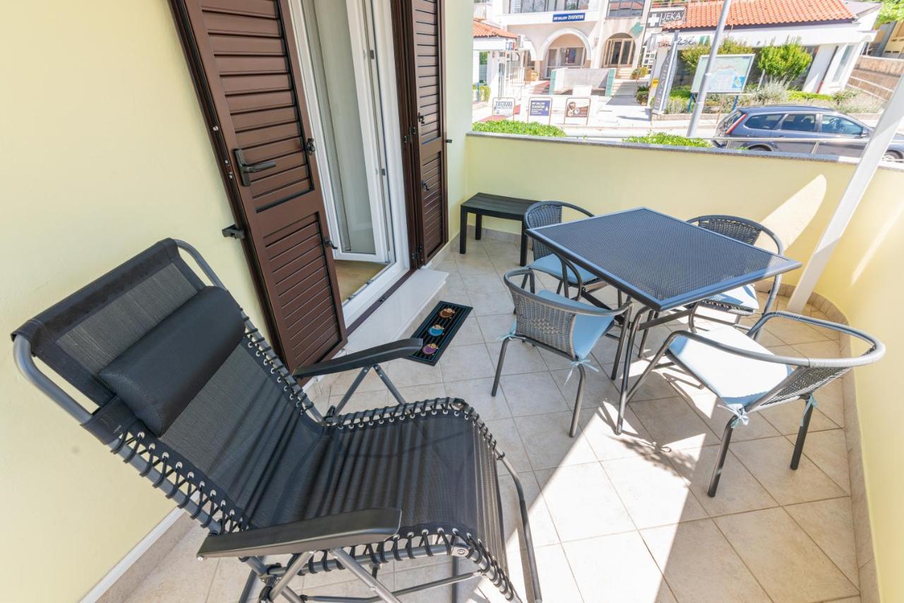 Apartment Luiza With Terrace